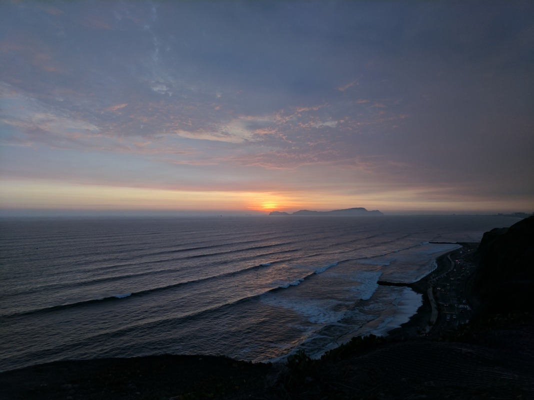 sunset in malecon cisneros