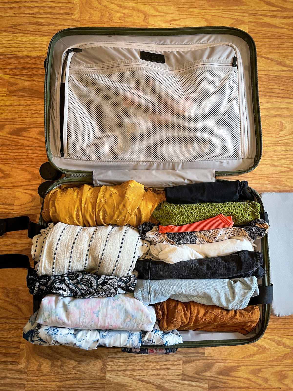 How to pack a suitcase efficiently Marie Kondo KonMari Folding Technique