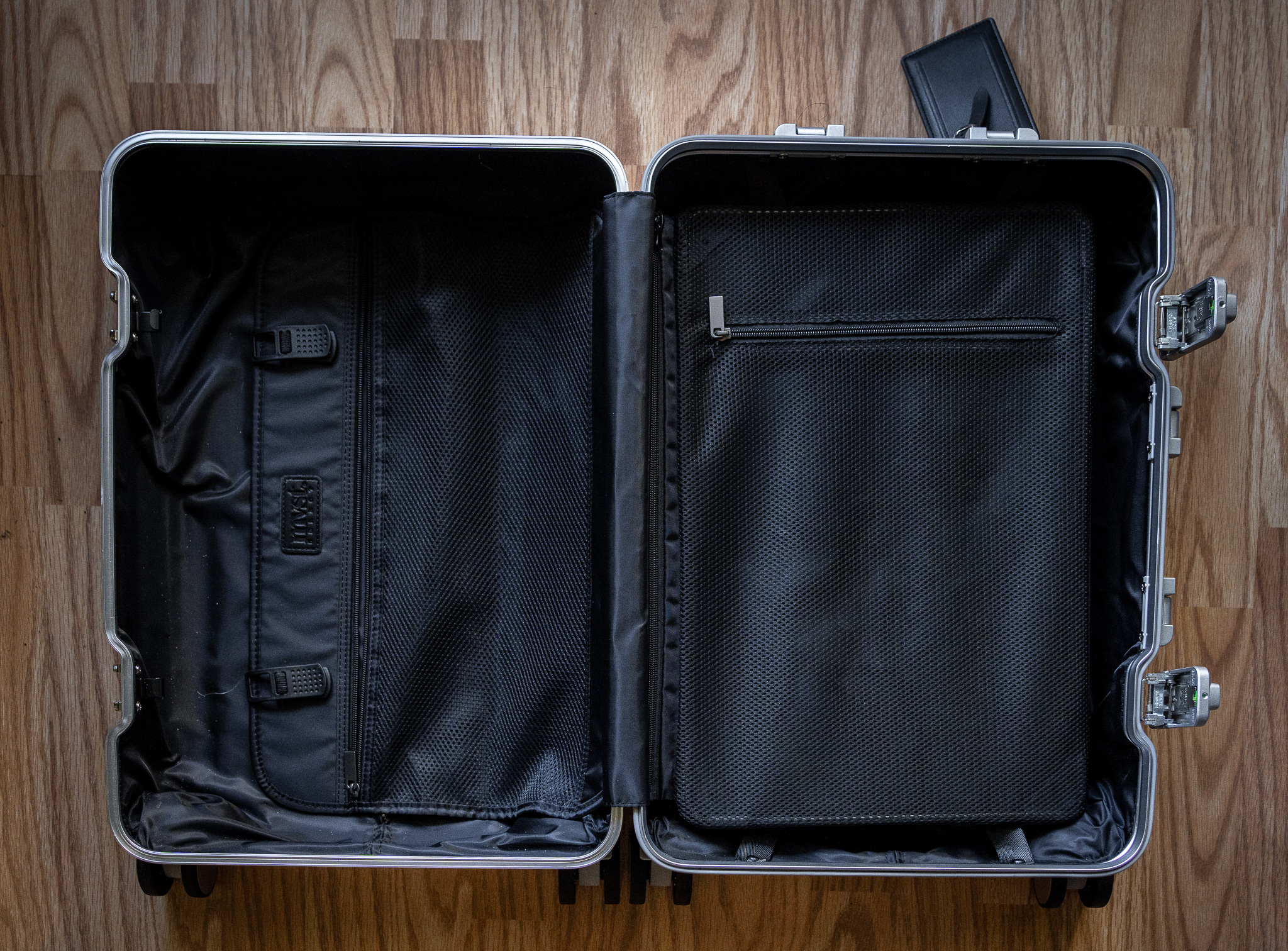 MVST Review Carry-on Trek Aluminum Suitcase inside