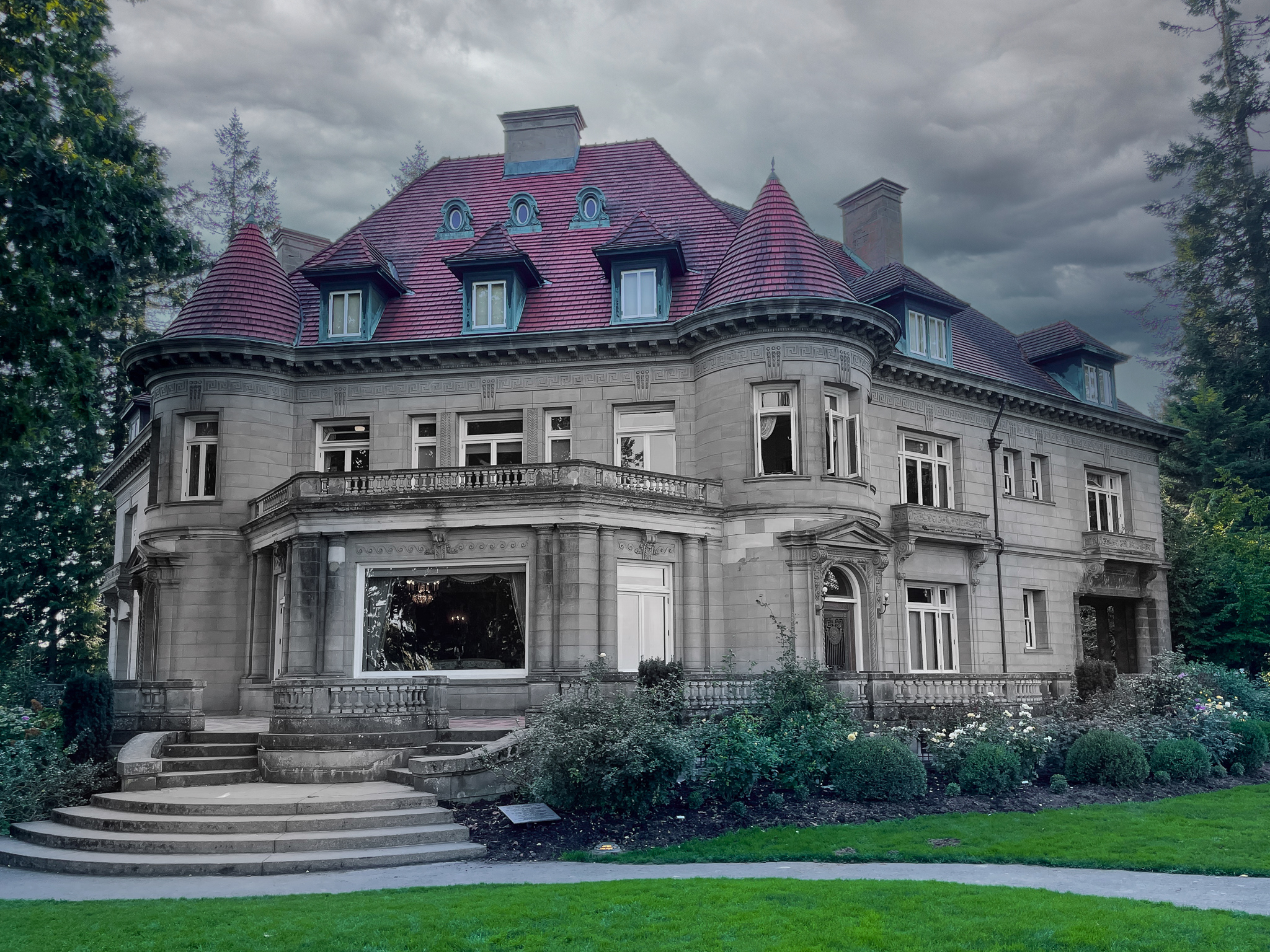 Spooky Scary Pittock Mansion Portland Oregon