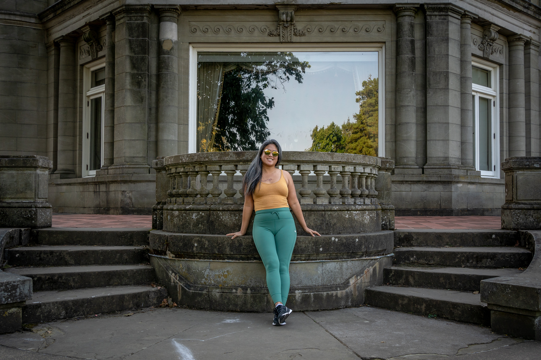 Vuori Daily Legging Halo Crop Top Bra Pittock Mansion Portland Oregon