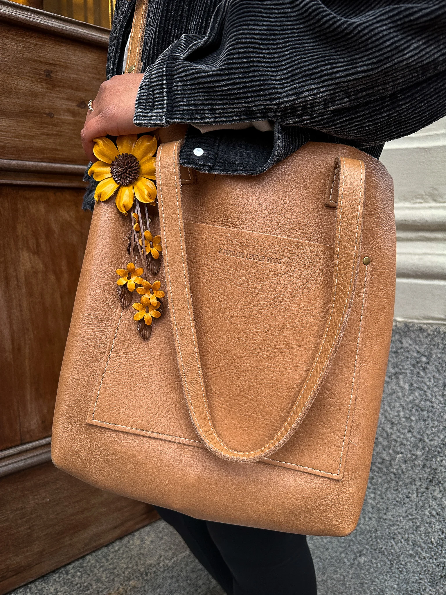Best Leather Handbag Brands for Traveling - Schimiggy Reviews