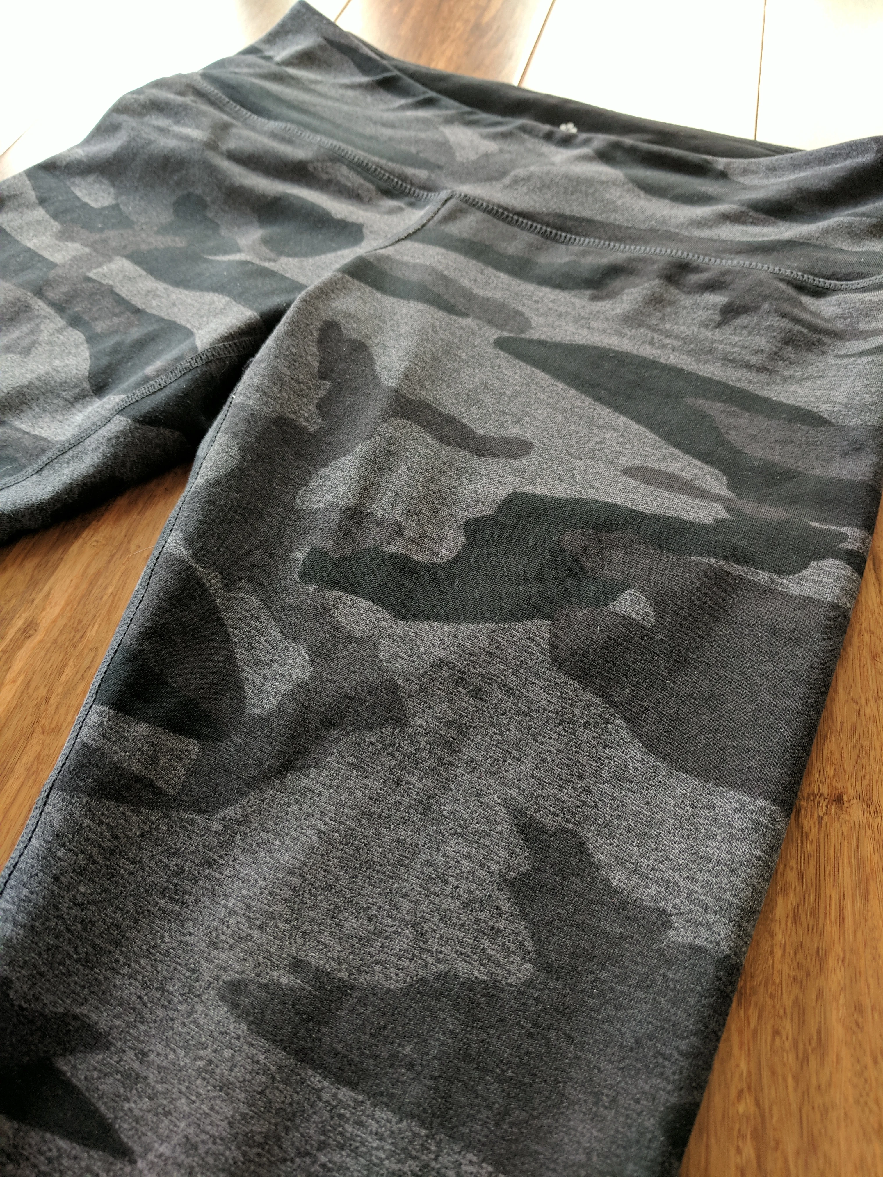 high waisted Costco Tuff Athletics MED gray/black printed leggings