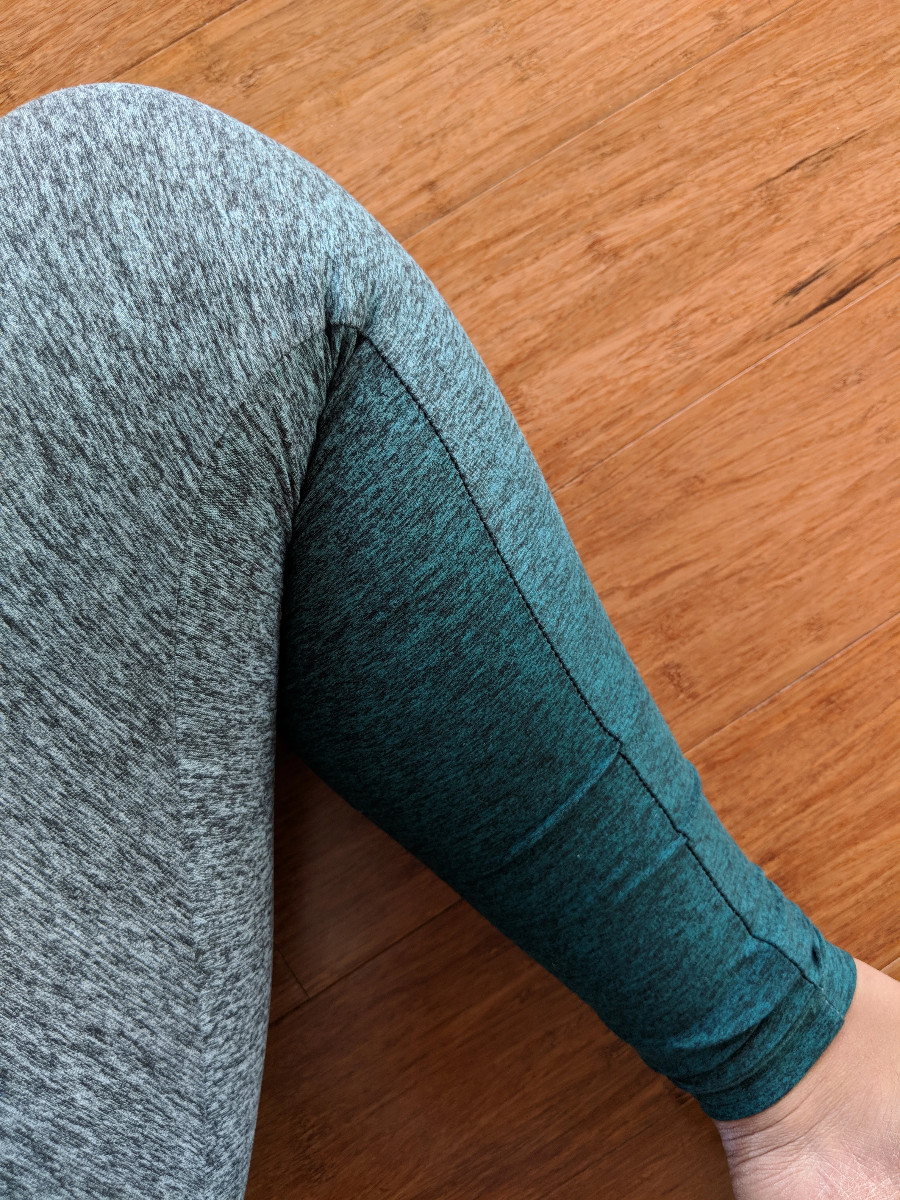 https://www.schimiggy.com/wp-content/uploads/2018/03/beyond-yoga-review-ombre-high-waist-green-leggings-inseam-detail.jpg.webp