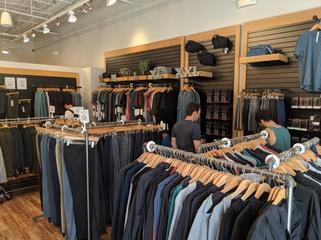 What You&#39;ll Find at the lululemon Outlet | Schimiggy Reviews