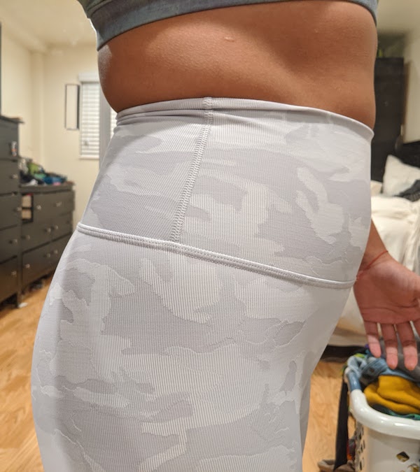 Fit pic! Wunder Unders in the white Camo (jacquard size 2) paired with (not  shown) energy longline bra (non-jacquard white Camo) size 6! : r/lululemon