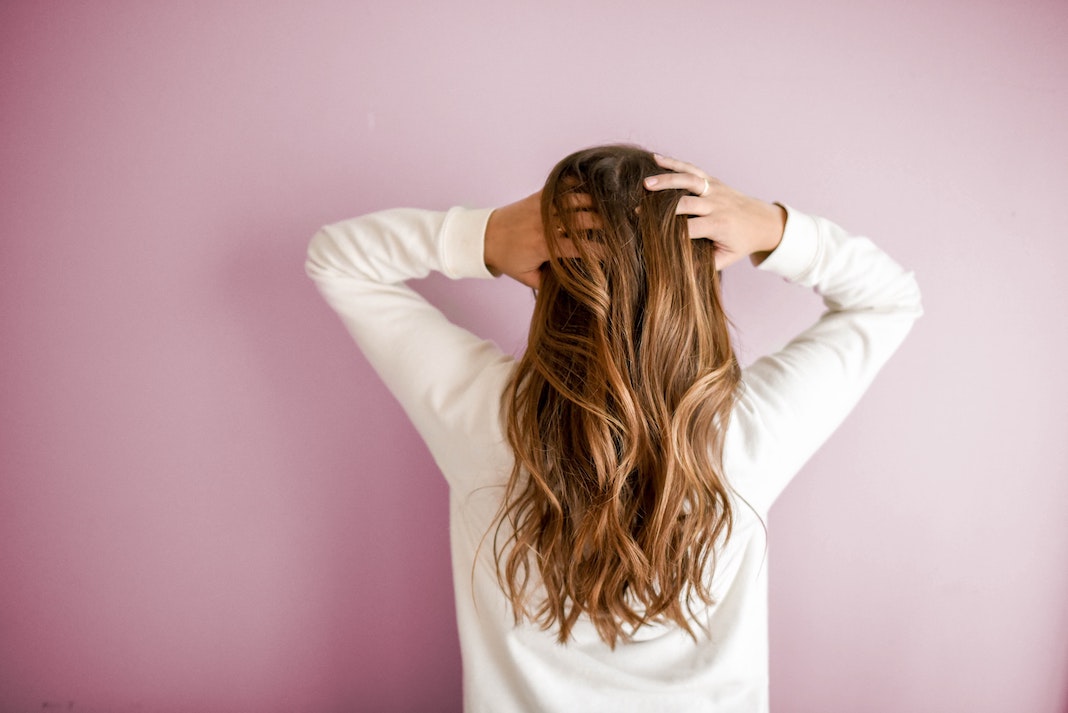 How to Get Rid of Dandruff and Keep Your Scalp Moisturized