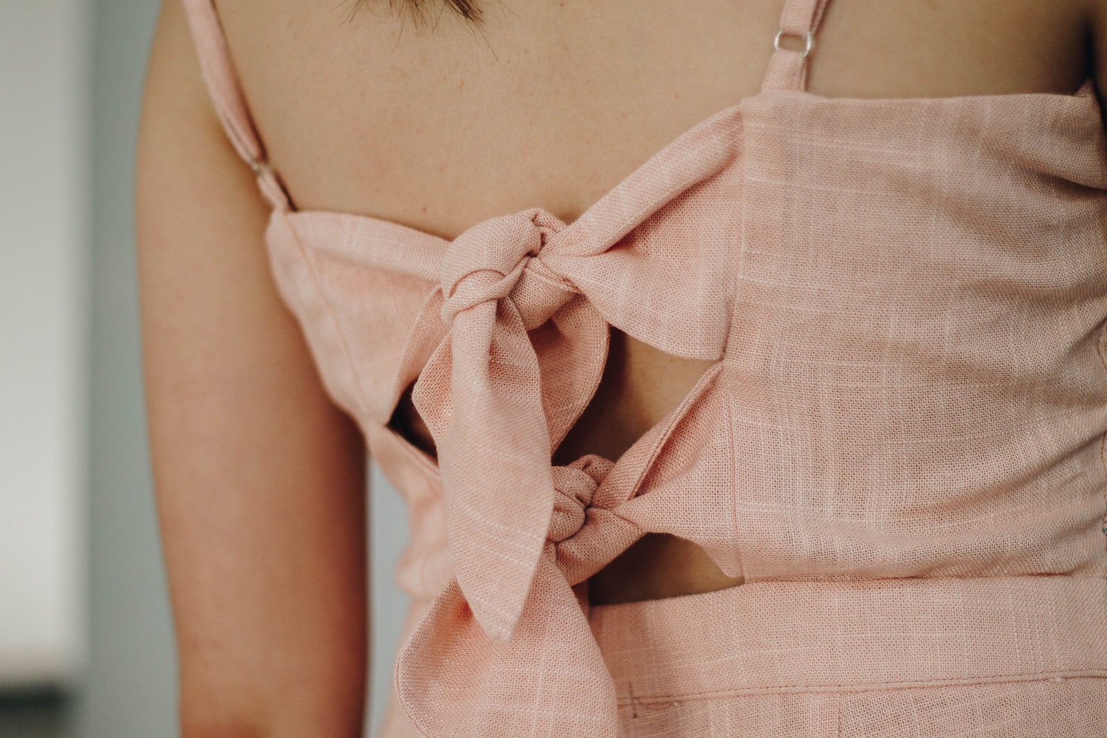 back tie of a pink linen dress